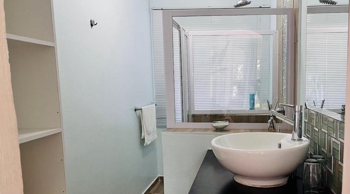  Lenox Lodge Guesthouse