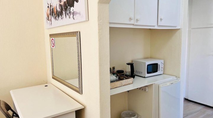  Lenox Lodge Guesthouse