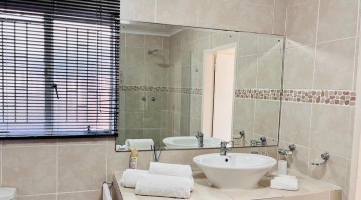 Lenox Lodge Guesthouse