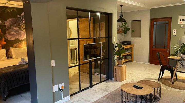 Sixteen Guesthouse on Main