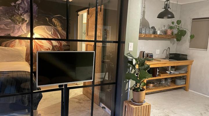 Sixteen Guesthouse on Main