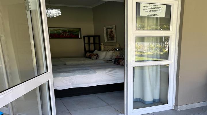 Six on Reinecke Guesthouse