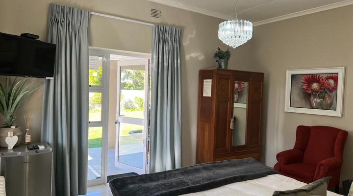 Six on Reinecke Guesthouse