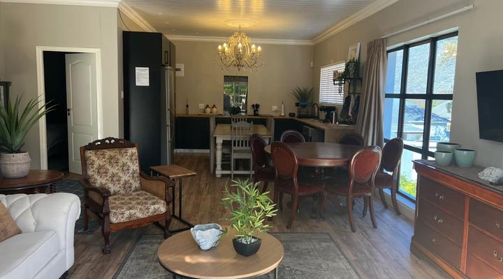 Six on Reinecke Guesthouse