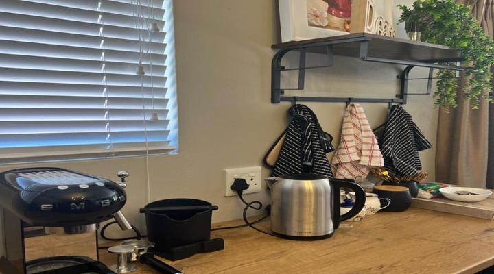 Six on Reinecke Guesthouse