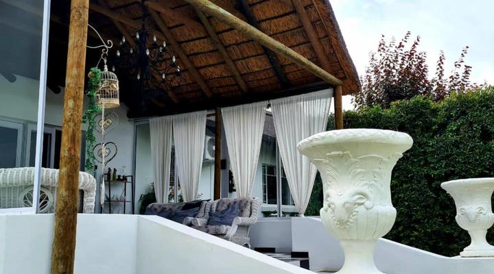 Six on Reinecke Guesthouse