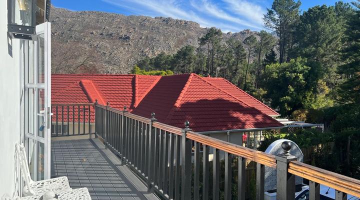 Six on Reinecke Guesthouse