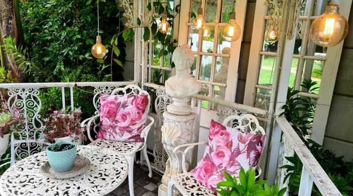 Six on Reinecke Guesthouse