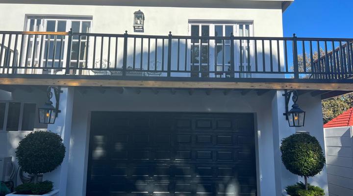 Six on Reinecke Guesthouse