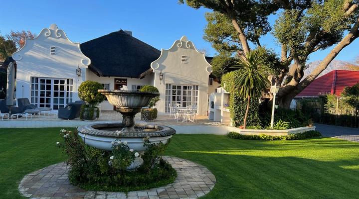 Six on Reinecke Guesthouse