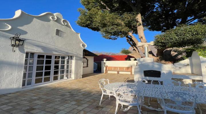 Six on Reinecke Guesthouse