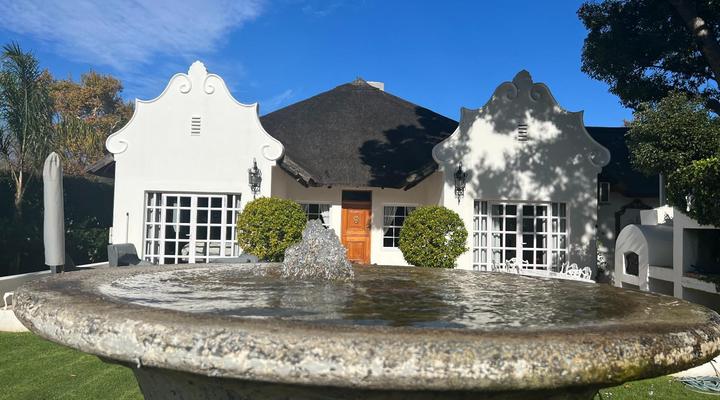 Six on Reinecke Guesthouse