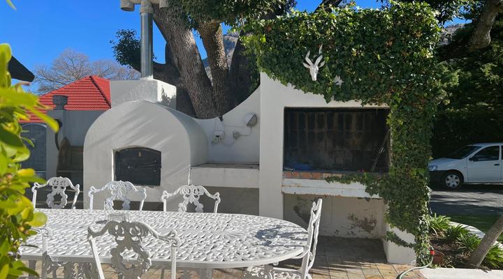 Six on Reinecke Guesthouse