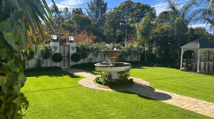 Six on Reinecke Guesthouse