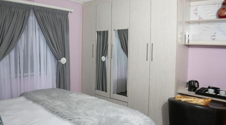 Empolweni Lounge and B&B