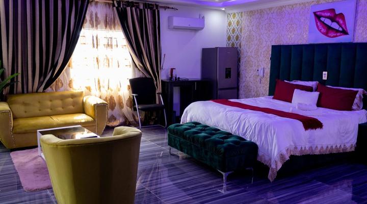 Gold Crown International Hotel