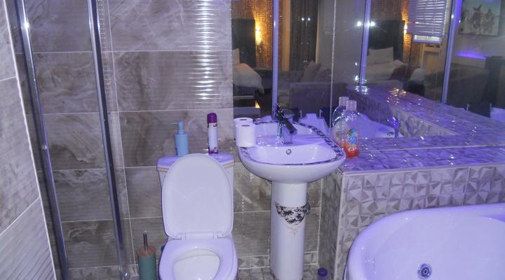 Gold Crown International Hotel