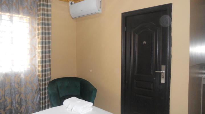 Gold Crown International Hotel