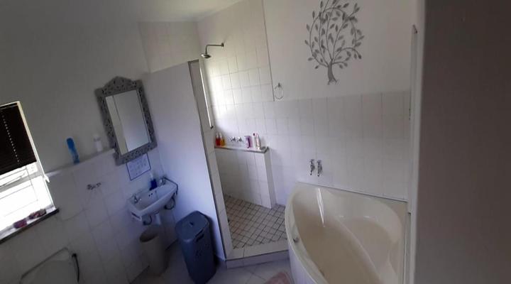 Omnabella Guest House