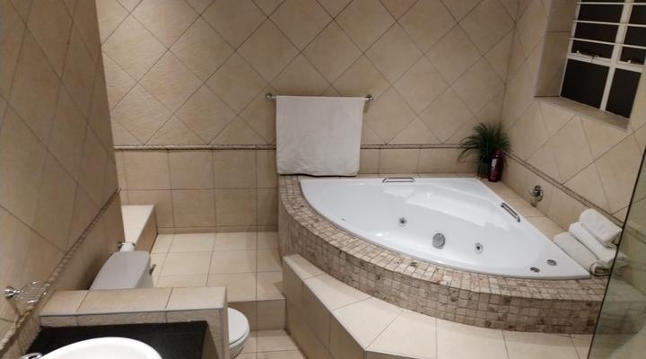 Paulshof Guesthouse - Kingsway Bed and Breakfast