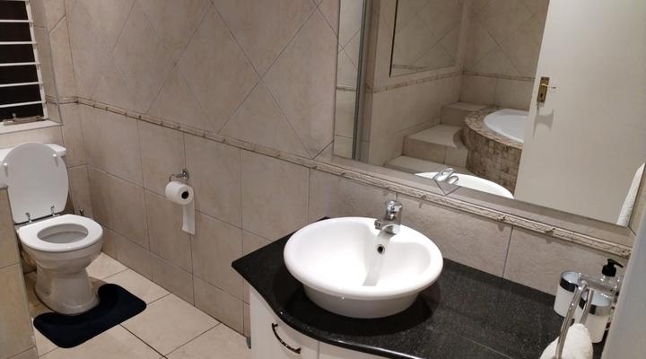 Paulshof Guesthouse - Kingsway Bed and Breakfast