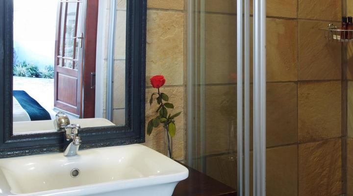 Sea Whisper Self-Catering