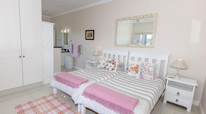 Manhattan Estates - Woodlands Villa