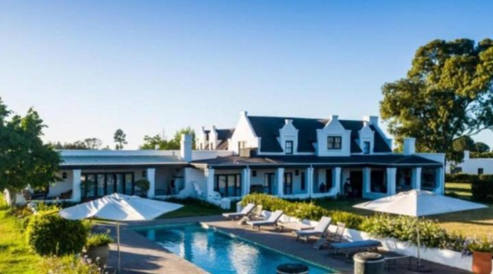 Manhattan Estates - Woodlands Villa