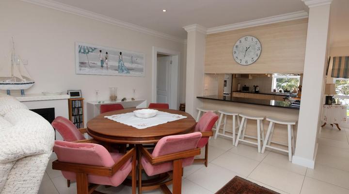 Manhattan Estates - Woodlands Villa