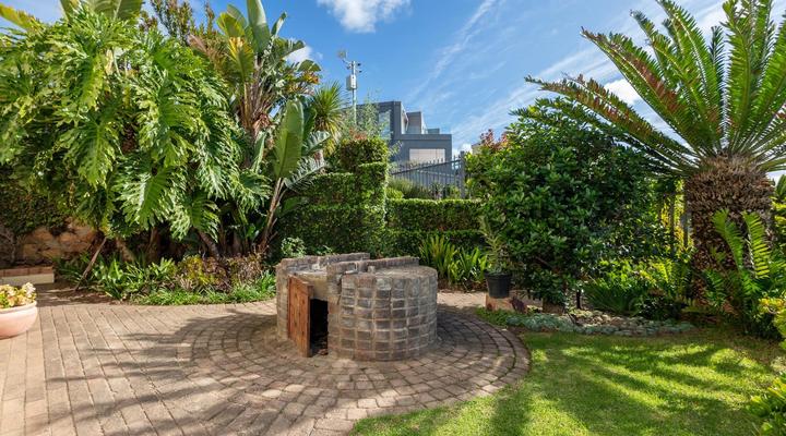 Manhattan Estates - Woodlands Villa