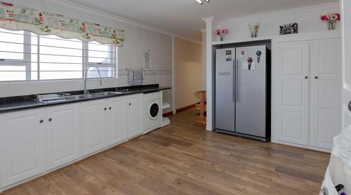 Manhattan Estates - Woodlands Villa