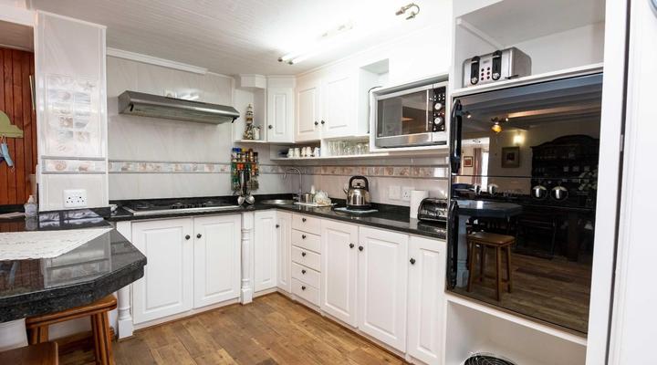 Manhattan Estates - Woodlands Villa