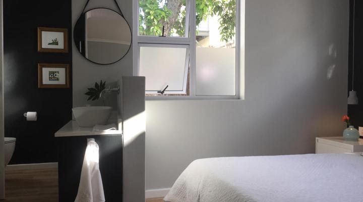 Central Claremont Garden Apartment