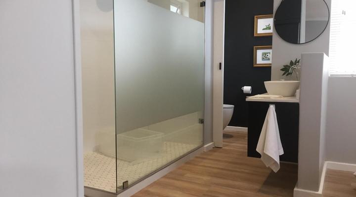 Central Claremont Garden Apartment