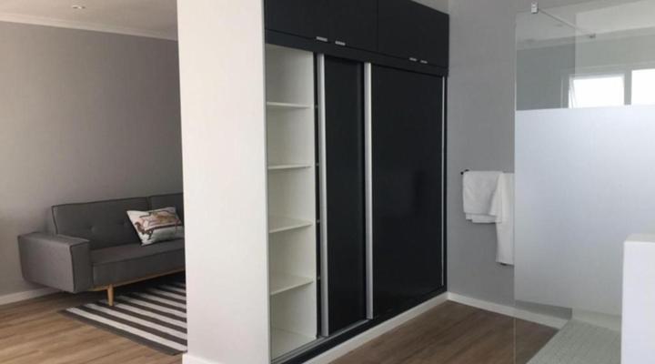 Central Claremont Garden Apartment