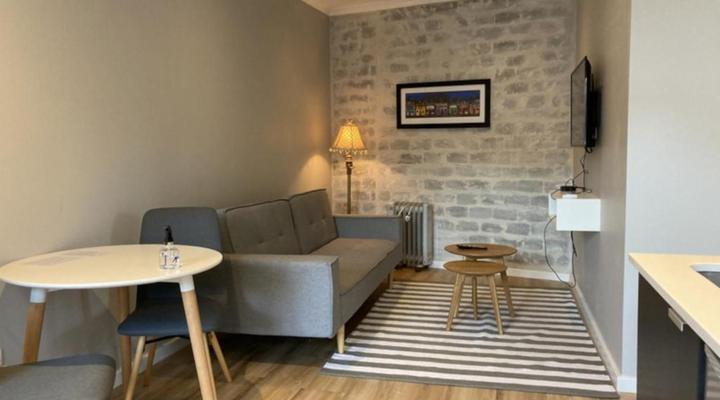 Central Claremont Garden Apartment