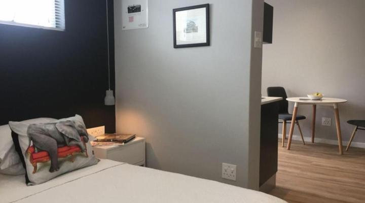 Central Claremont Garden Apartment