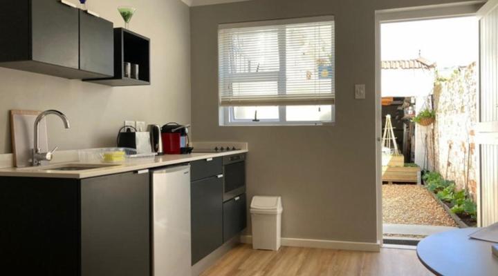 Central Claremont Garden Apartment