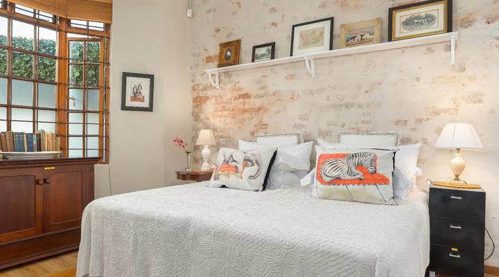 Central Claremont Garden Apartment