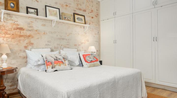 Central Claremont Garden Apartment