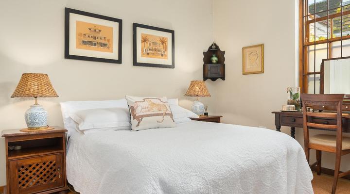 Central Claremont Garden Apartment