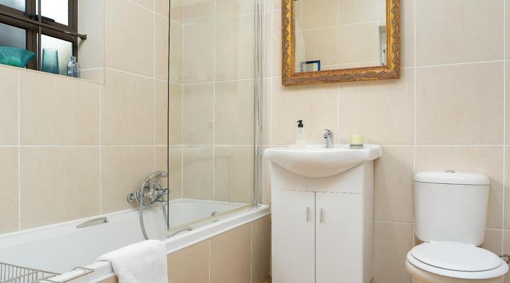 Central Claremont Garden Apartment