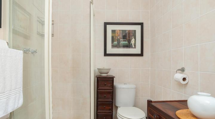 Central Claremont Garden Apartment