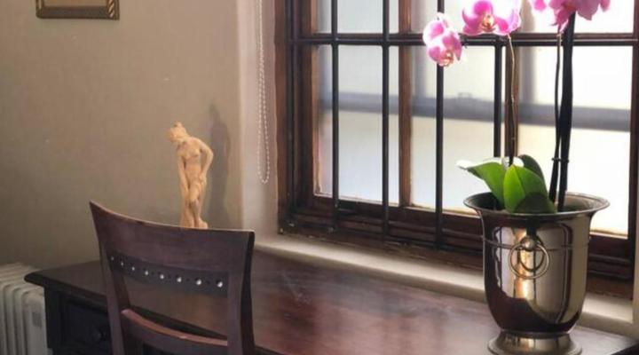 Central Claremont Garden Apartment