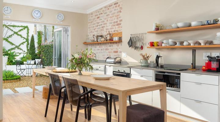 Central Claremont Garden Apartment