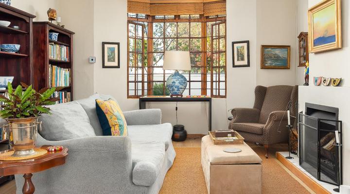 Central Claremont Garden Apartment