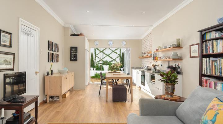 Central Claremont Garden Apartment