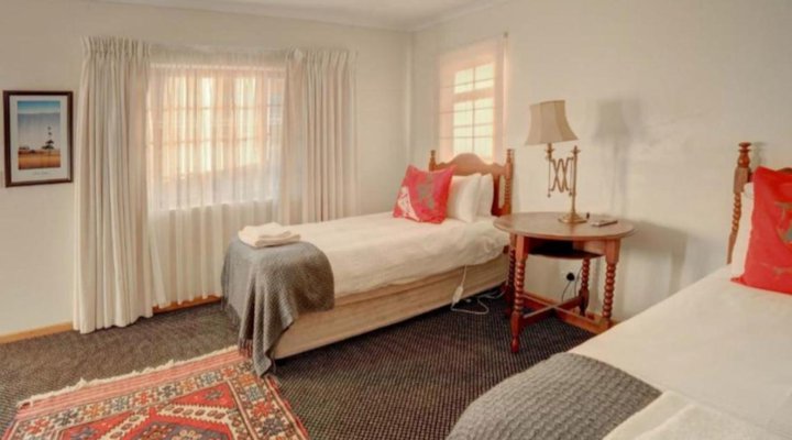 Outeniqua Travel Lodge