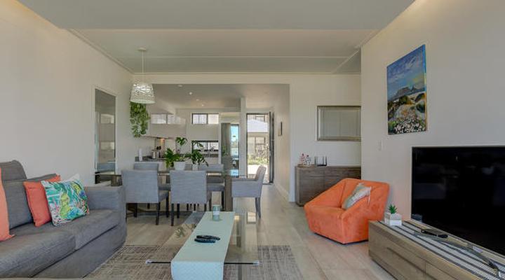 UniqueStay Paardevlei Square 2 Bedroom Apartment