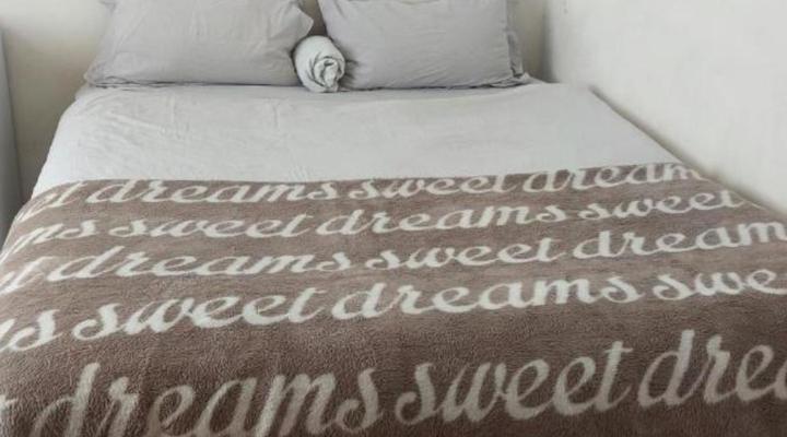 Leone Paris Homestay